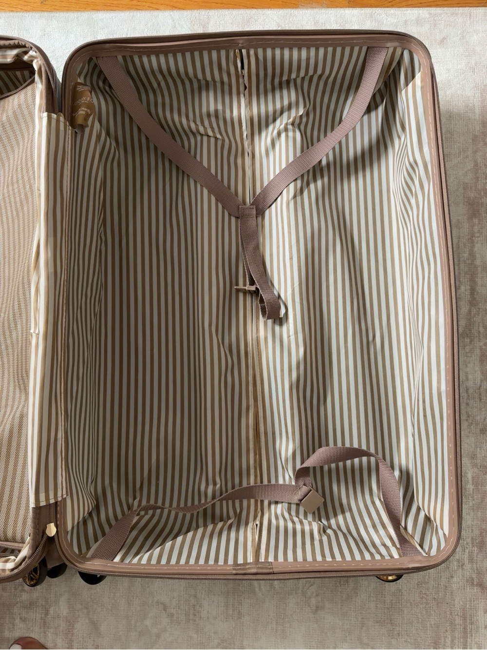 London Fog Metallic Bronze Carry-On Spinner Luggage - Picture 4 of 5